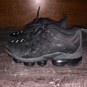 Boys Black Nike Vapor Max